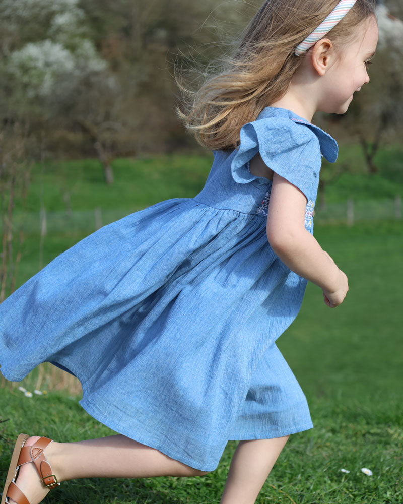 Mädchenkleid festlich blau gesmokt