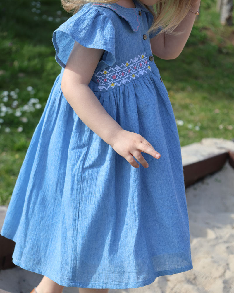 Mädchenkleid festlich blau gesmokt