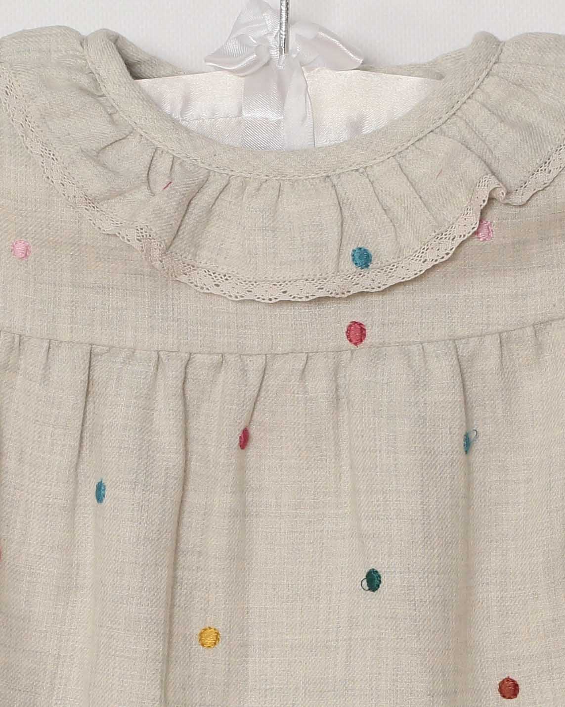 Mädchenbluse mit Püncktchenstickerei beige